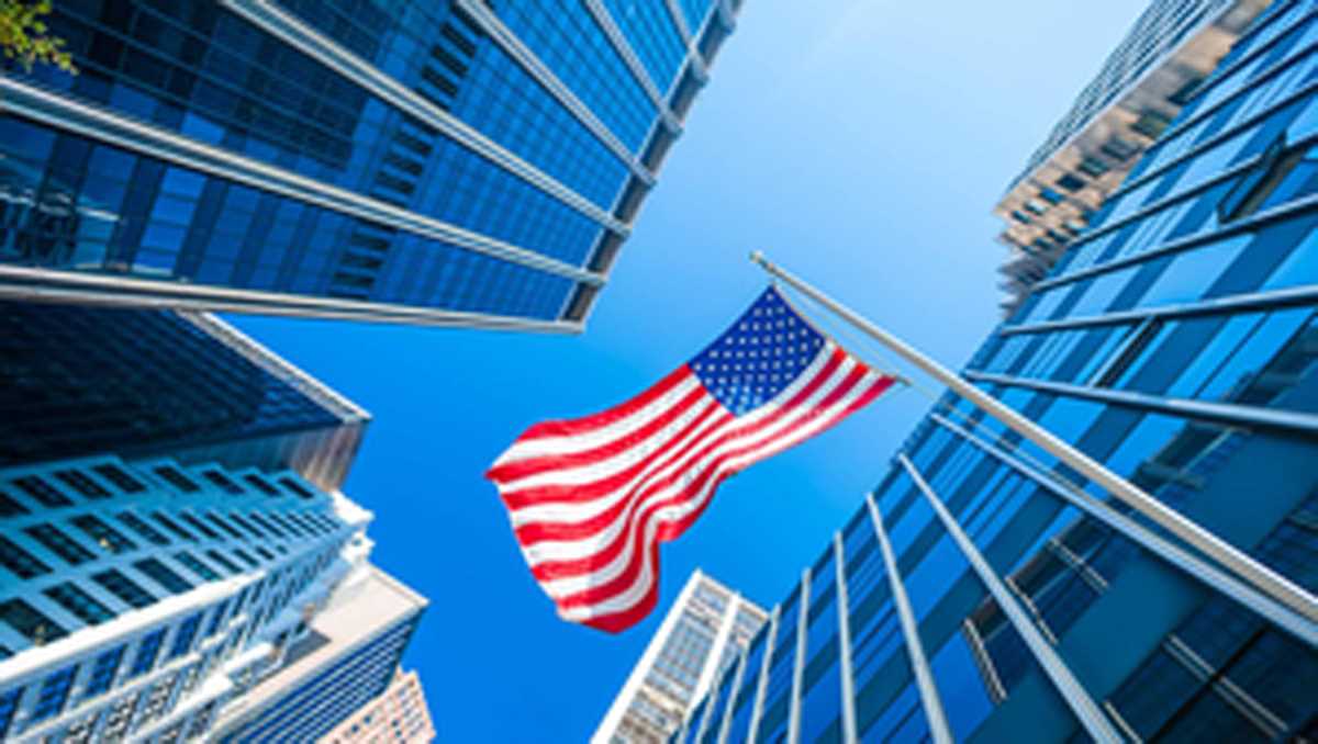 चौथी तिमाही में अमेरिकी अर्थव्यवस्था आश्चर्यजनक रूप से मजबूत